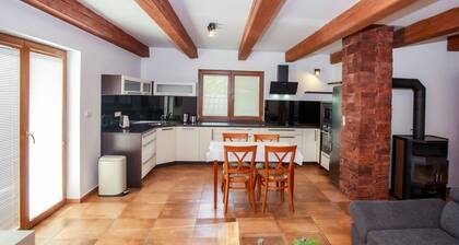 Beautiful private villa for 4 people with WIFI, TV, terrace and parking