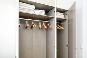 Interior - Sunny Margareten 2BR w/ Elevator near Matzleinsdorferplatz, by Blueground (Vienna)