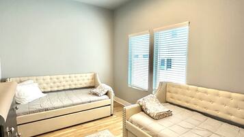 4 多间卧室、客房内保险箱、熨斗/熨衣板、免费 WiFi