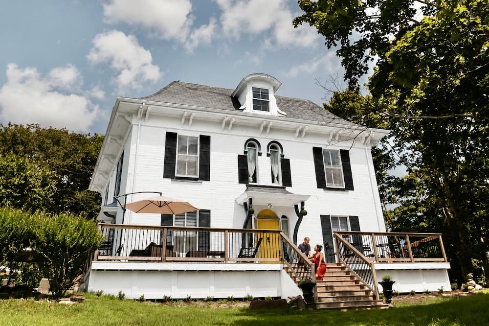 The Montague Rose Inn