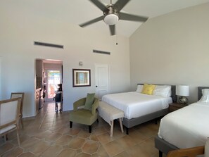 1 Schlafzimmer, Schreibtisch, Bügeleisen/Bügelbrett, Reisekinderbett