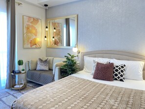 1 bedroom, iron/ironing board, WiFi, bed sheets - Comfy Condo Near Mactan Airport w/ Fast WIFI | Free Netflix (Lapu-Lapu City)