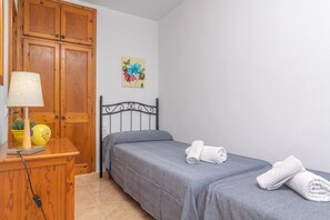 3 bedrooms, iron/ironing board, free WiFi, bed sheets