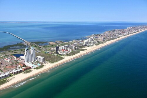 Brand New Waterfront Cottage Fishing/Boat Lift/Resort