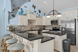Fridge, microwave, oven, stovetop - La Vie Est Belle - Water View Beach Home! (Crystal Beach)