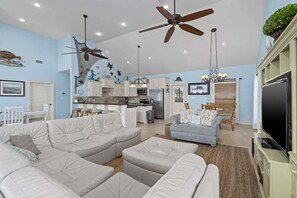 Smart TV - La Vie Est Belle - Water View Beach Home! (Crystal Beach)