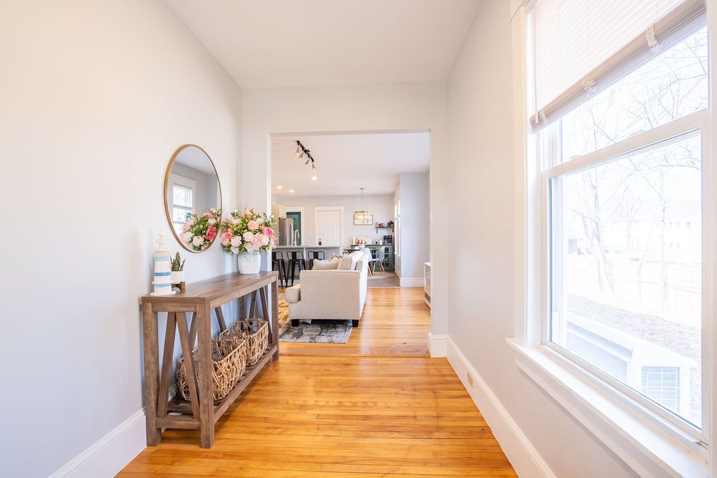Cozy Newly Renovated 1st Floor Apt - Westbrook, ME