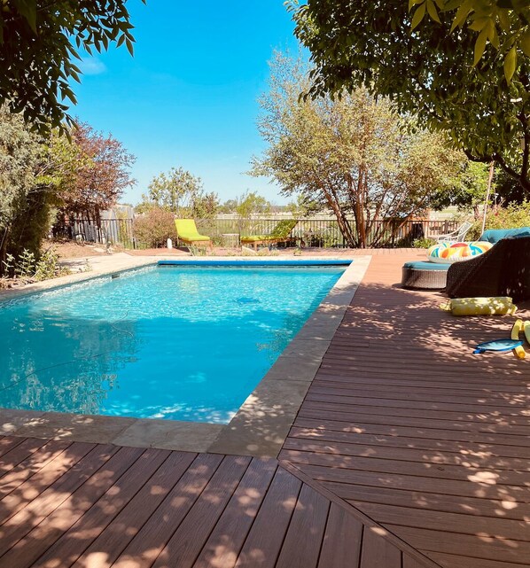 Piscina a l'aire lliure i piscina climatitzada
