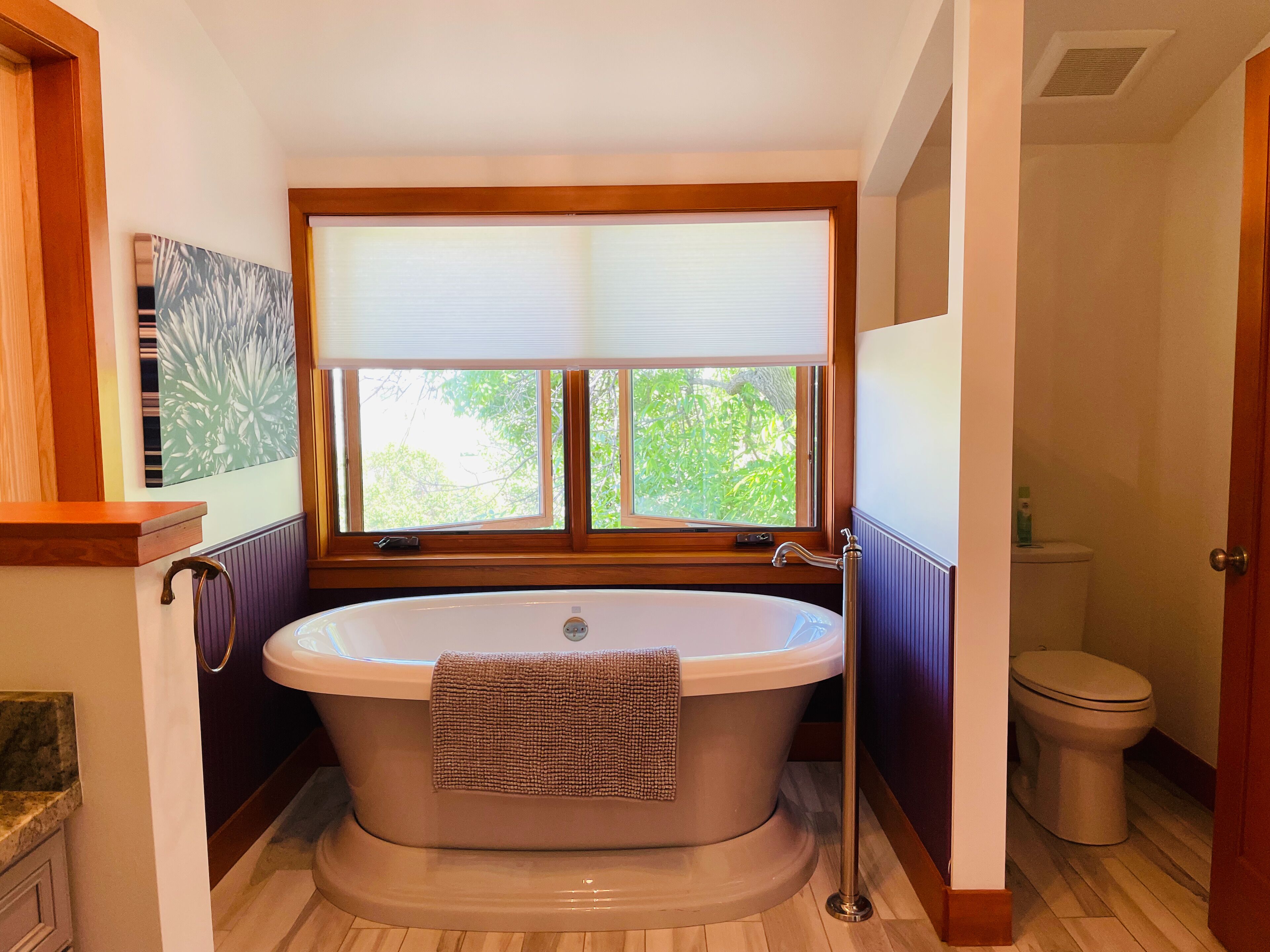 Badewanne, Haartrockner, Handtücher, Seife