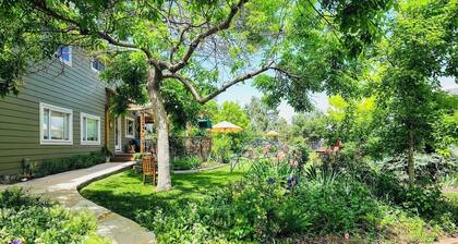 La Casita Colorado - Sleeps 4 People