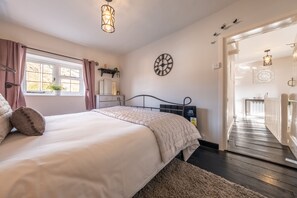 3 bedrooms, iron/ironing board, internet, bed sheets