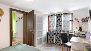 1 bedroom, iron/ironing board, free WiFi