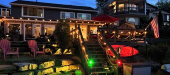 HEAVENLY Portage Lakes water front 4-bedroom cottage with HOTTUB, dog friendly!