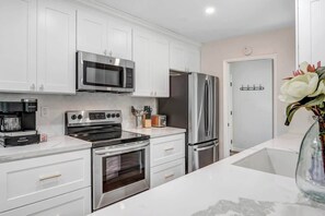 Coffee/tea maker, fridge, microwave, oven
