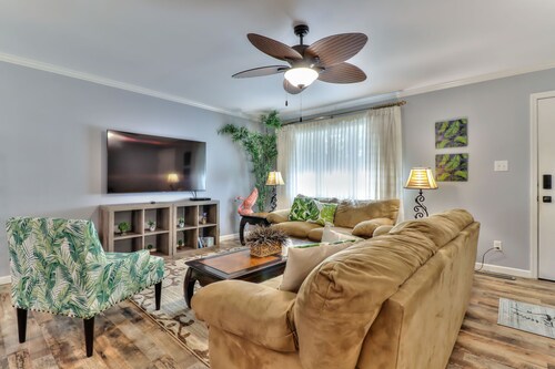 Beautiful 4 bedroom 2 full bathroom close to everything!