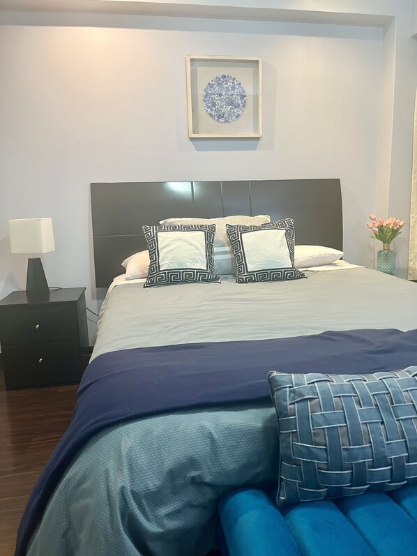 3 bedrooms, desk, iron/ironing board, free WiFi