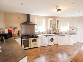 Casa de campo | Cocina privada | Frigorífico, lavavajillas, hervidor eléctrico y tostadora