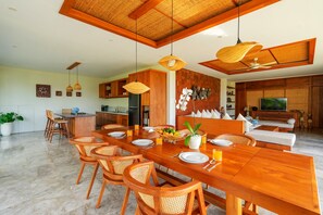 Villa, 4 habitaciones, alberca privada | Comedor