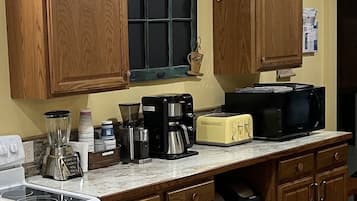 KylskÄp, mikrovÄgsugn, ugn och spishÀll