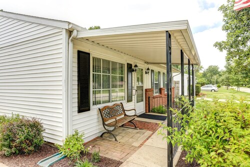 Great neighborhood!  3 bed 2 full bath close to shopping, restaurants, U of I