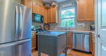 Midtown Location, walk to beach or downtown