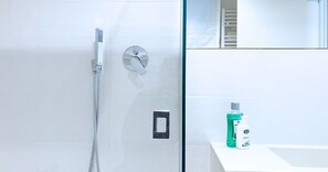 Shower, hair dryer - Fronte Mare Suites - Fronte Mare Suites - Quadri (E) (Portoferraio)