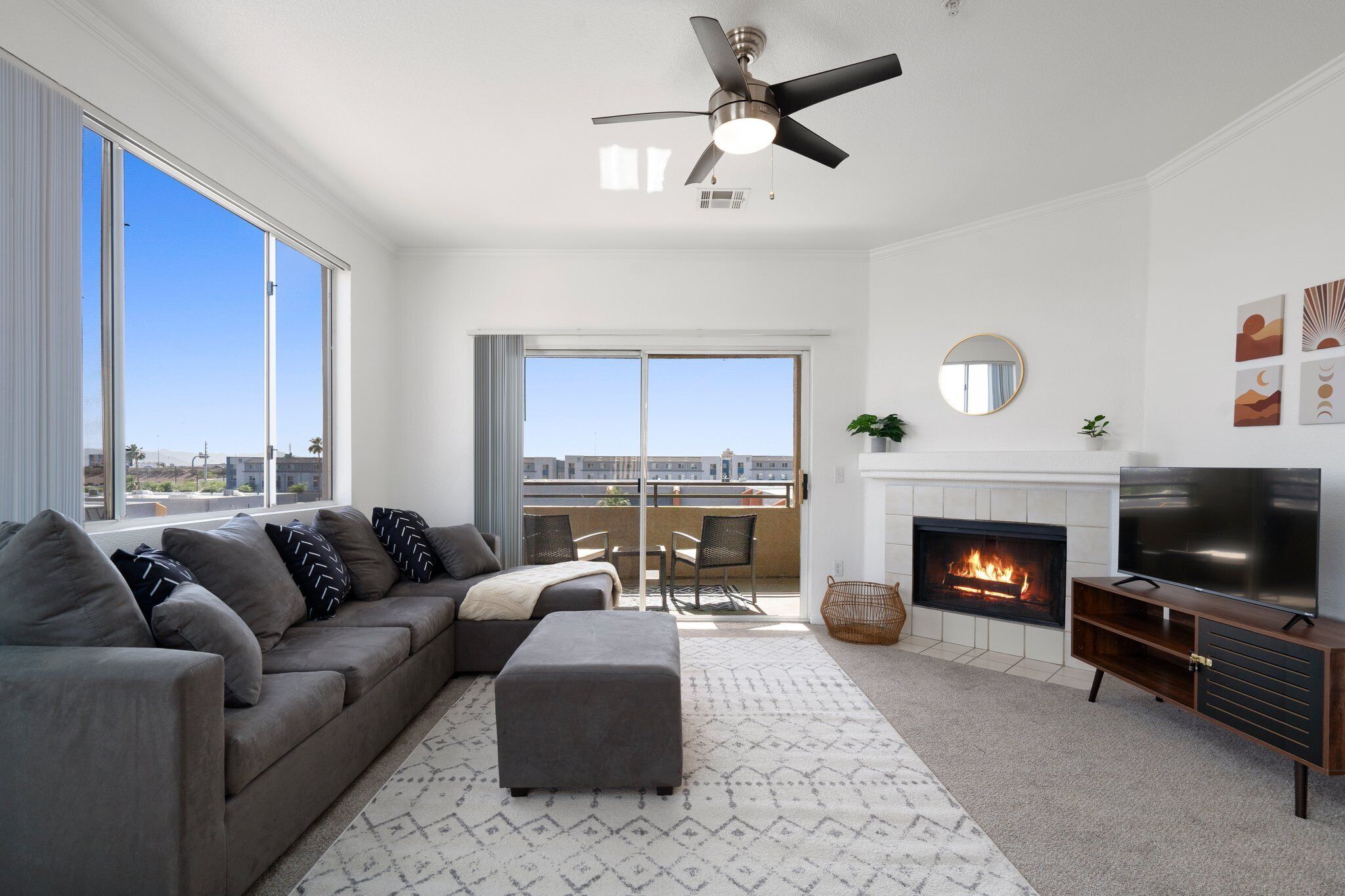 Central Gated 2 Bedroom Minutes to Airport! King Bed & Resort Amenities!