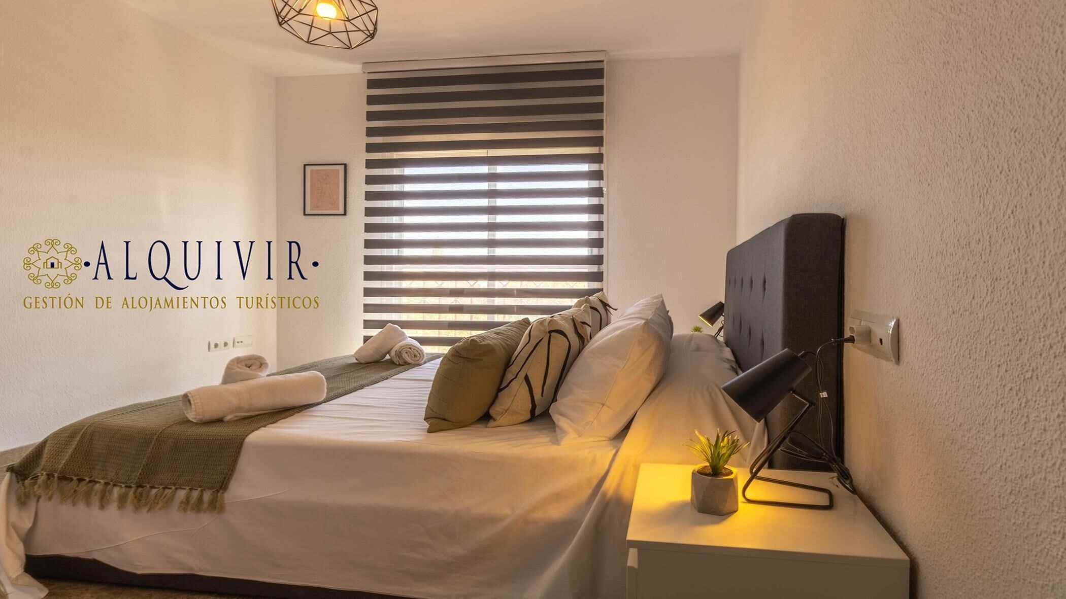 2 soverom, strykejern/-brett, internettilgang og sengetøy