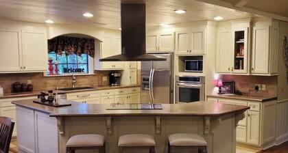 Beautiful 4 bedroom house on Bass Lake