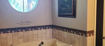 Beautiful 4 bedroom house on Bass Lake