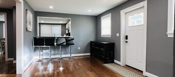 CHeerful 3-bedroom waterfront home