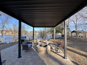 Terrace/patio - CHeerful 3-bedroom waterfront home (Riviera Beach)