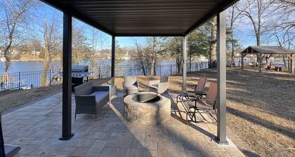 CHeerful 3-bedroom waterfront home