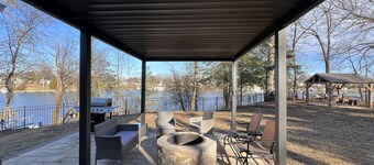 CHeerful 3-bedroom waterfront home