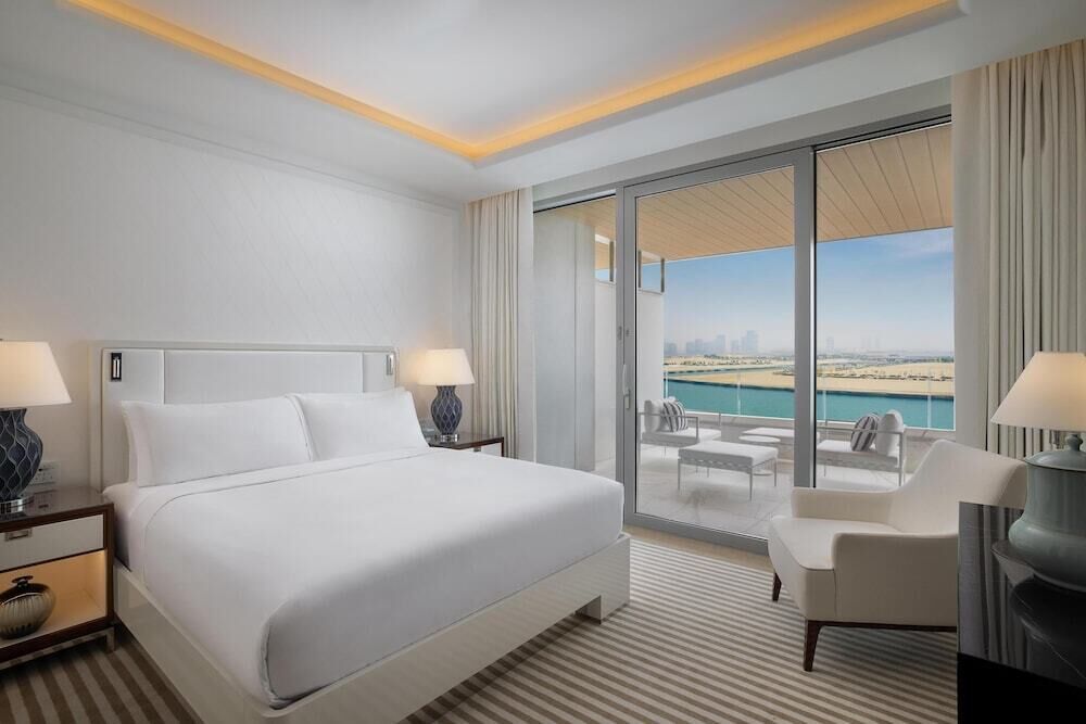 Hochwertige Bettwaren, Betten mit Memory-Foam-Matratzen, Minibar