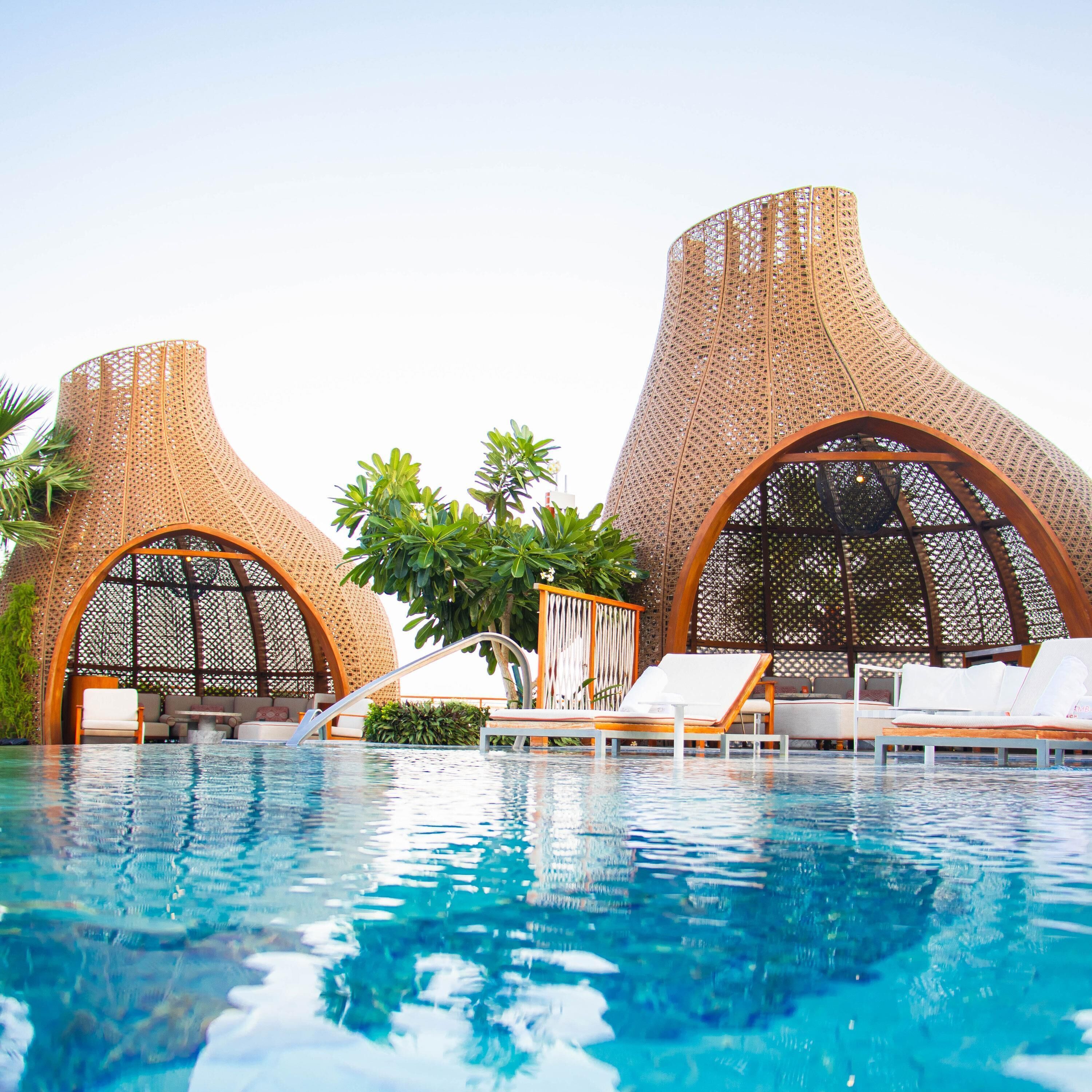 3 outdoor pools, free pool cabanas, pool umbrellas