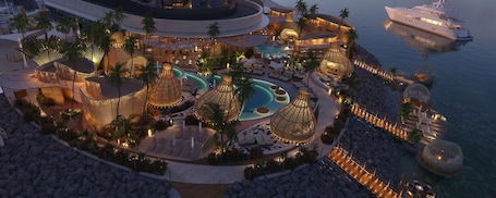 3 piscinas al aire libre, camas de piscina gratis, sombrillas. Waldorf Astoria Doha Lusail