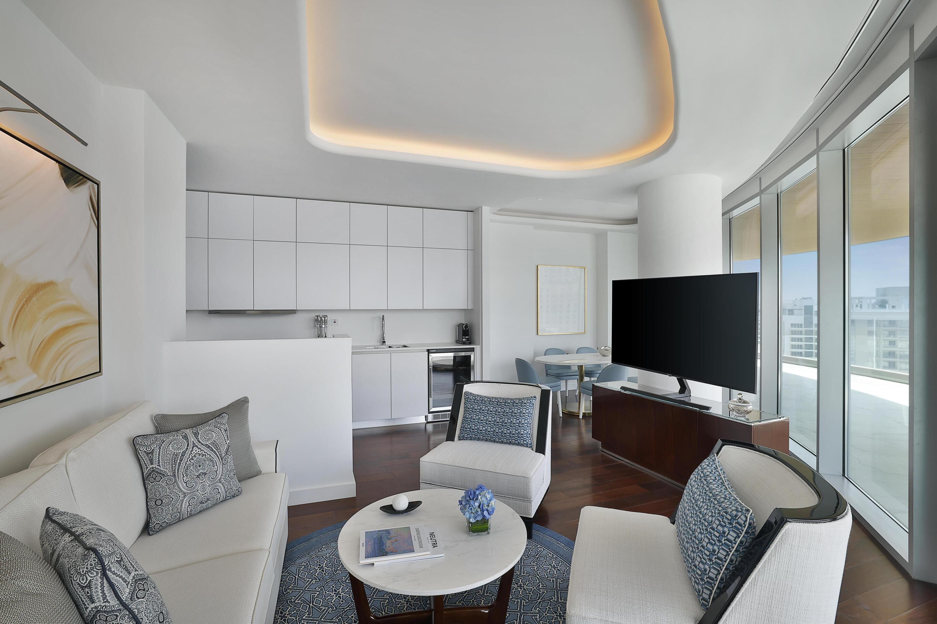 Room, 2 Bedrooms, Sea View, Corner (Residence) | Living area