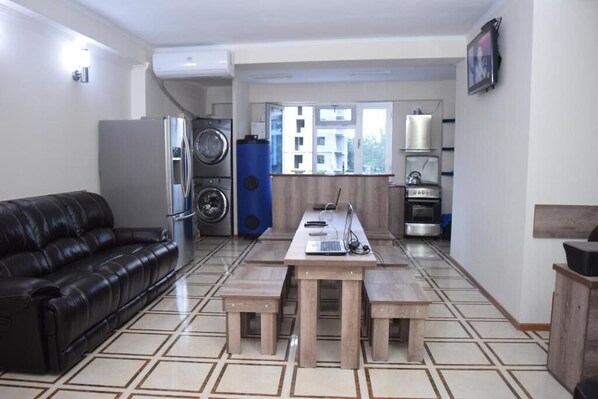 المنشأة من الداخل