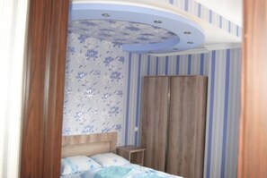 6 Schlafzimmer, Schreibtisch, Bügeleisen/Bügelbrett, kostenloses WLAN