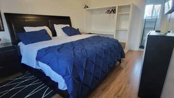 3 bedrooms, desk, iron/ironing board, free WiFi