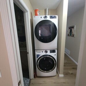 Interior - Fully Renovated, Modern unit awaits you! 2nd floor (Council Bluffs)