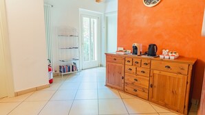 A kitchen with a wooden cabinet, a coffee maker, and a kettle on the counter. - in Verona With 4 Bedrooms and 4 Bathrooms (Verona)