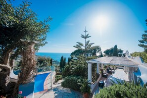 Villa | 6 Schlafzimmer, Reisekinderbett