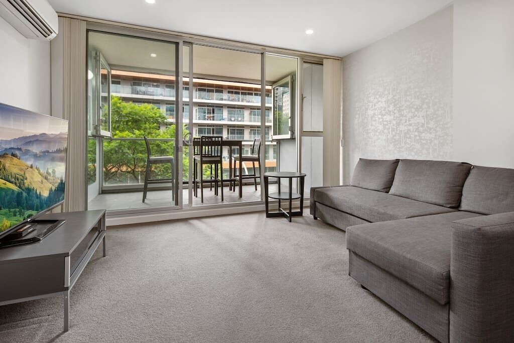 Morphett Lights- 1 Bdrm, Sleeps 1-4, Parking, Pool