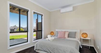 Oriana Grande 5BR Sleeps 14 Sea views, Playground