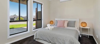 Oriana Grande 5BR Sleeps 14 Sea views, Playground