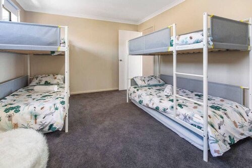 Oriana Grande 5BR Sleeps 14 Sea views, Playground