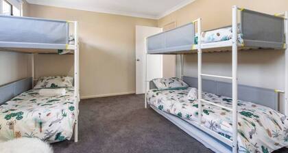 Oriana Grande 5BR Sleeps 14 Sea views, Playground