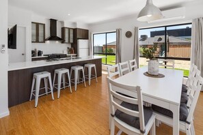 Fridge, microwave, oven, stovetop - Oriana Grande 5BR Sleeps 14 Sea views, Playground (Sellicks Beach)